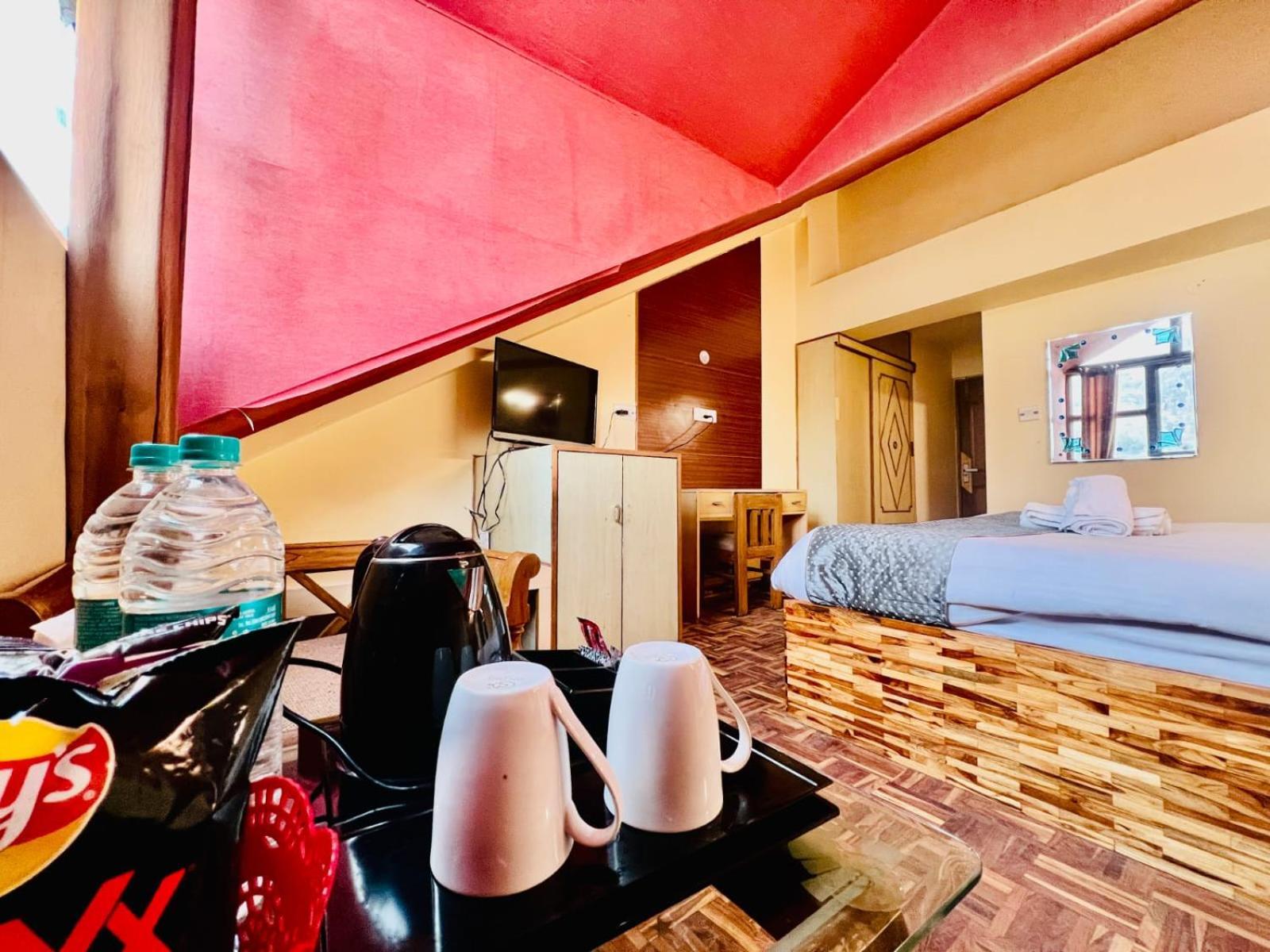 Hotel Kalinga Grand - Luxury Comfort !! Travellers Delight !! Budget Friendly !! Prime Location !! Guest Favourite Manali  Bagian luar foto