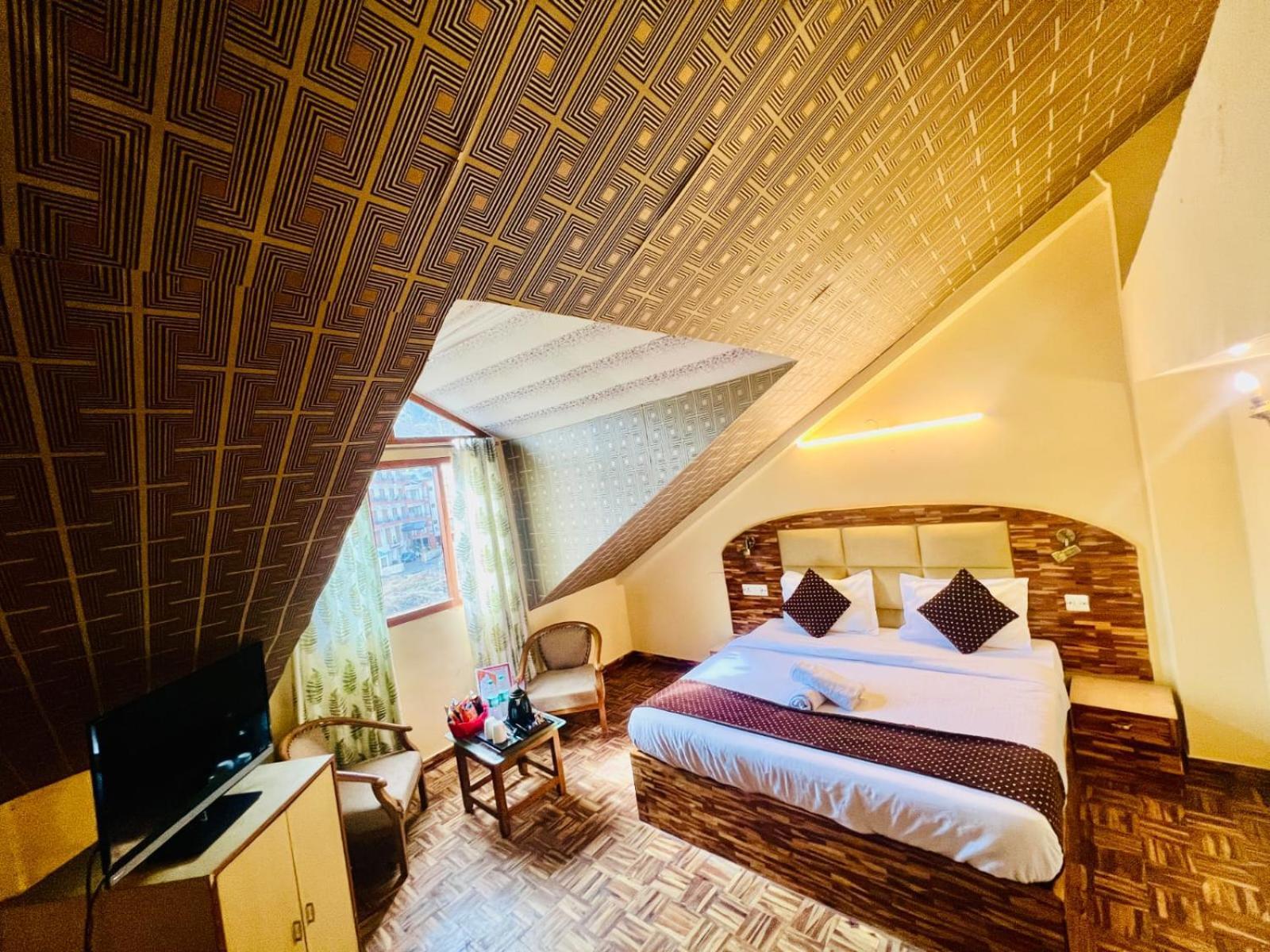Hotel Kalinga Grand - Luxury Comfort !! Travellers Delight !! Budget Friendly !! Prime Location !! Guest Favourite Manali  Bagian luar foto