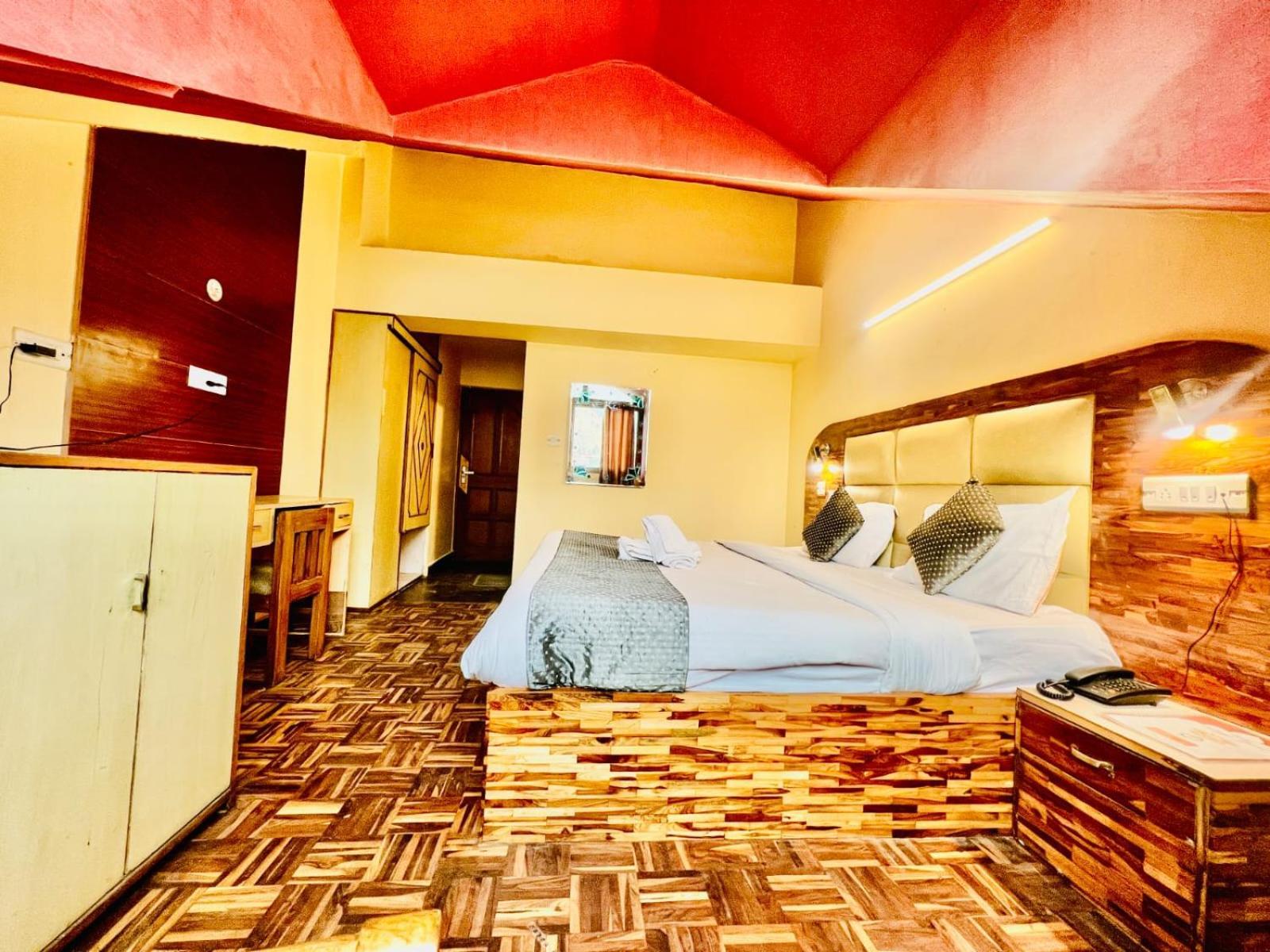 Hotel Kalinga Grand - Luxury Comfort !! Travellers Delight !! Budget Friendly !! Prime Location !! Guest Favourite Manali  Bagian luar foto