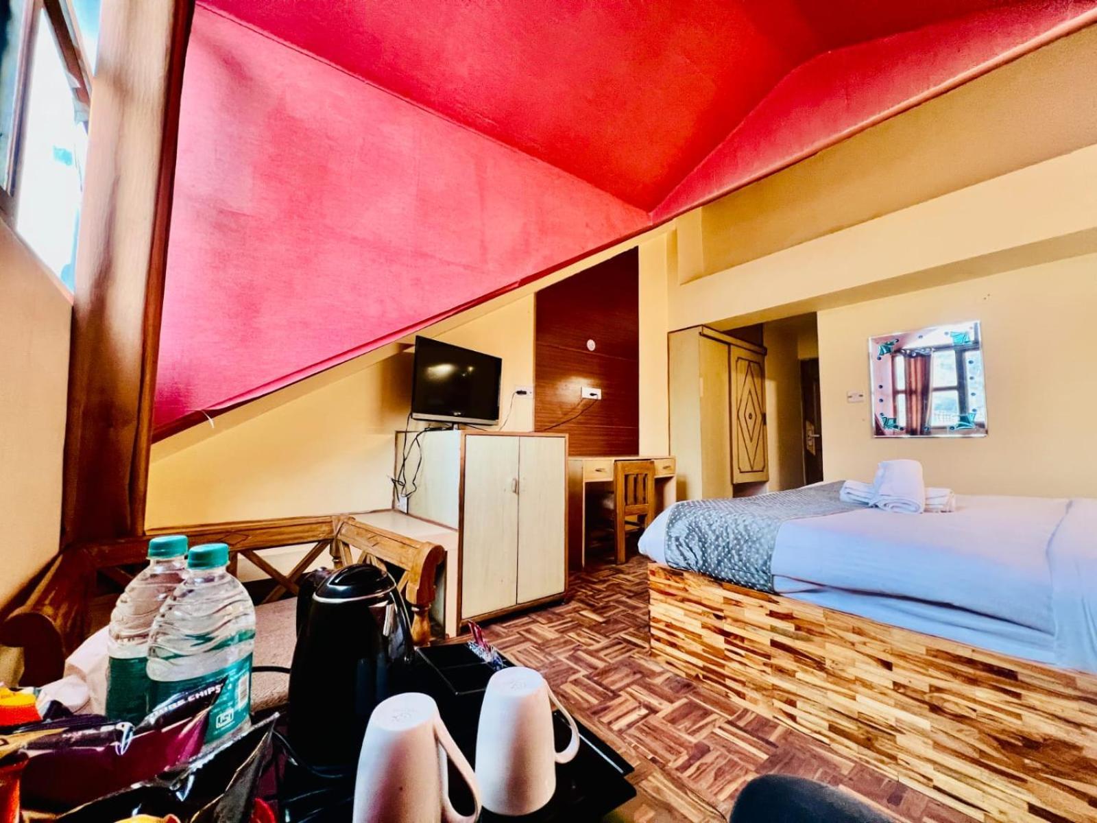 Hotel Kalinga Grand - Luxury Comfort !! Travellers Delight !! Budget Friendly !! Prime Location !! Guest Favourite Manali  Bagian luar foto