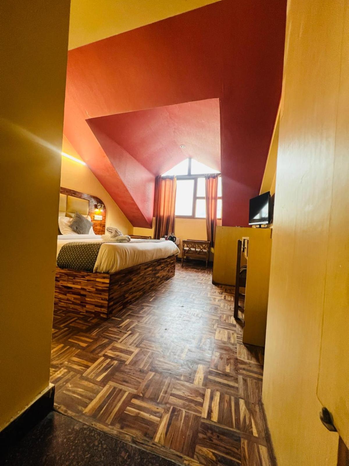 Hotel Kalinga Grand - Luxury Comfort !! Travellers Delight !! Budget Friendly !! Prime Location !! Guest Favourite Manali  Bagian luar foto