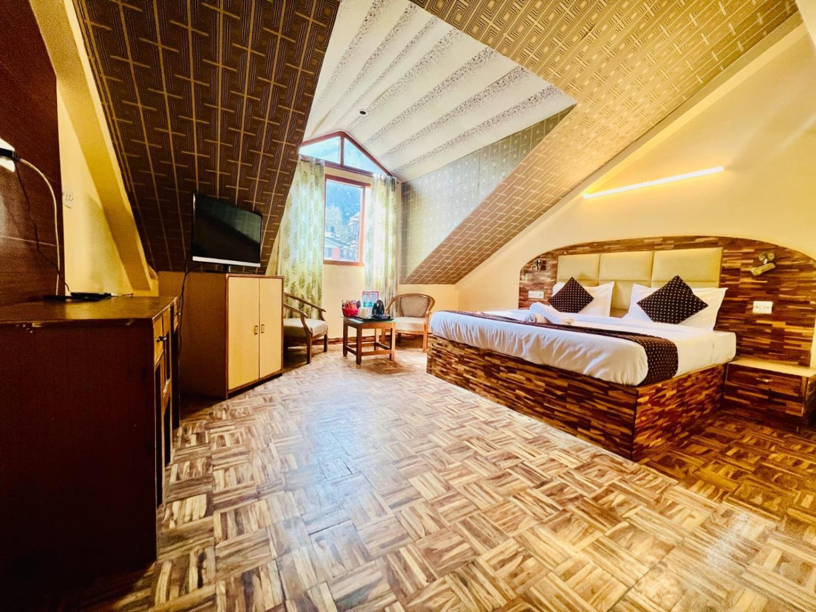 Hotel Kalinga Grand - Luxury Comfort !! Travellers Delight !! Budget Friendly !! Prime Location !! Guest Favourite Manali  Bagian luar foto