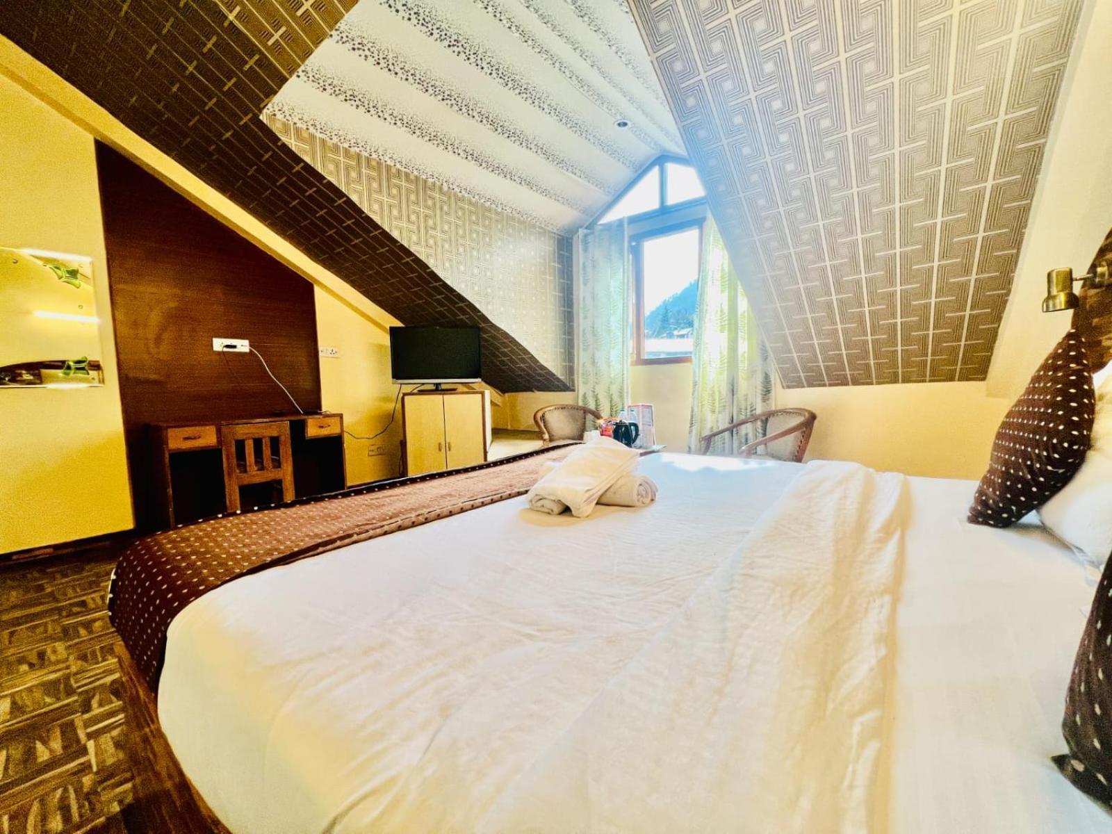 Hotel Kalinga Grand - Luxury Comfort !! Travellers Delight !! Budget Friendly !! Prime Location !! Guest Favourite Manali  Bagian luar foto