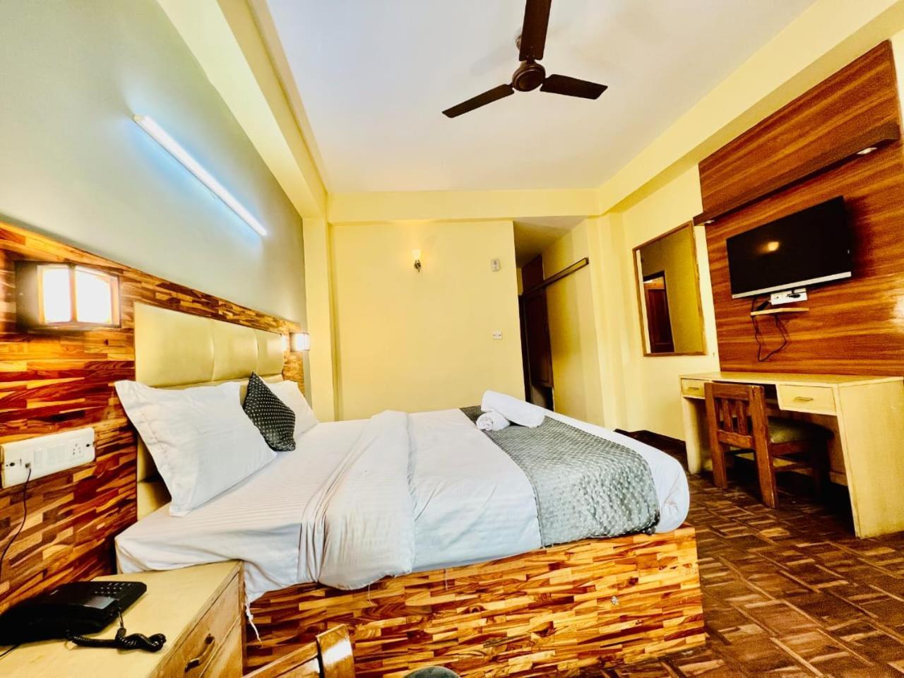 Hotel Kalinga Grand - Luxury Comfort !! Travellers Delight !! Budget Friendly !! Prime Location !! Guest Favourite Manali  Bagian luar foto