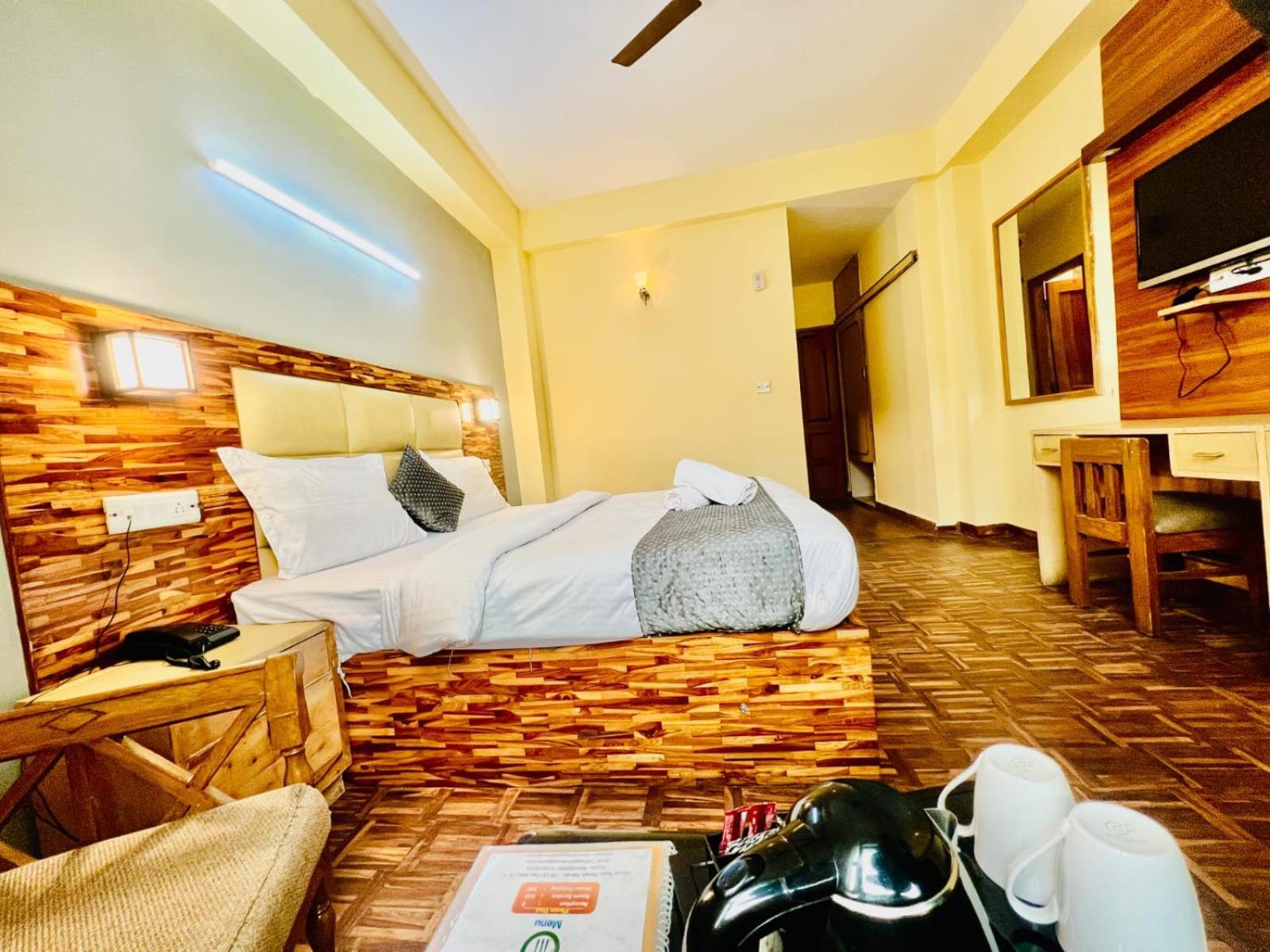 Hotel Kalinga Grand - Luxury Comfort !! Travellers Delight !! Budget Friendly !! Prime Location !! Guest Favourite Manali  Bagian luar foto