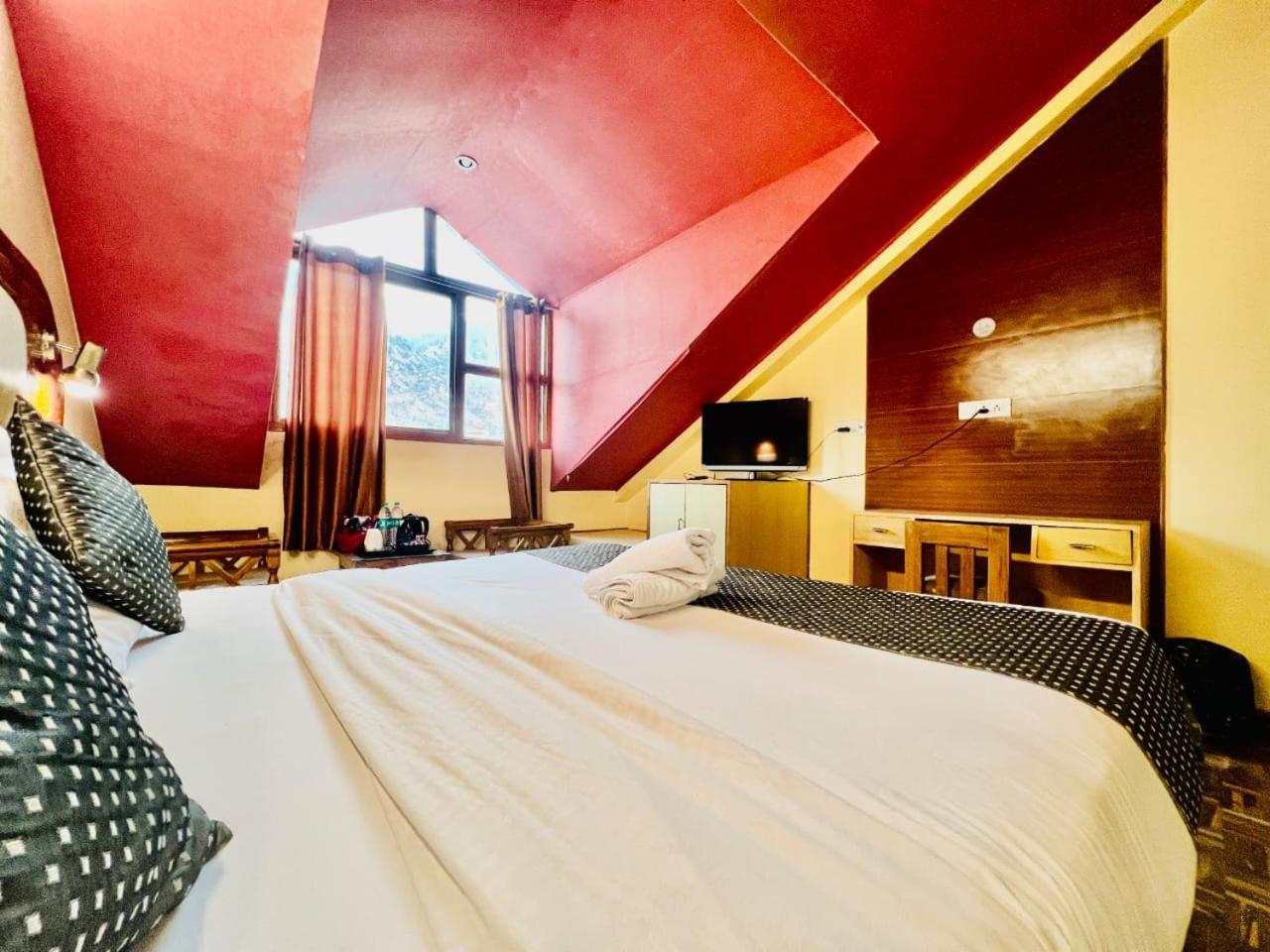 Hotel Kalinga Grand - Luxury Comfort !! Travellers Delight !! Budget Friendly !! Prime Location !! Guest Favourite Manali  Bagian luar foto