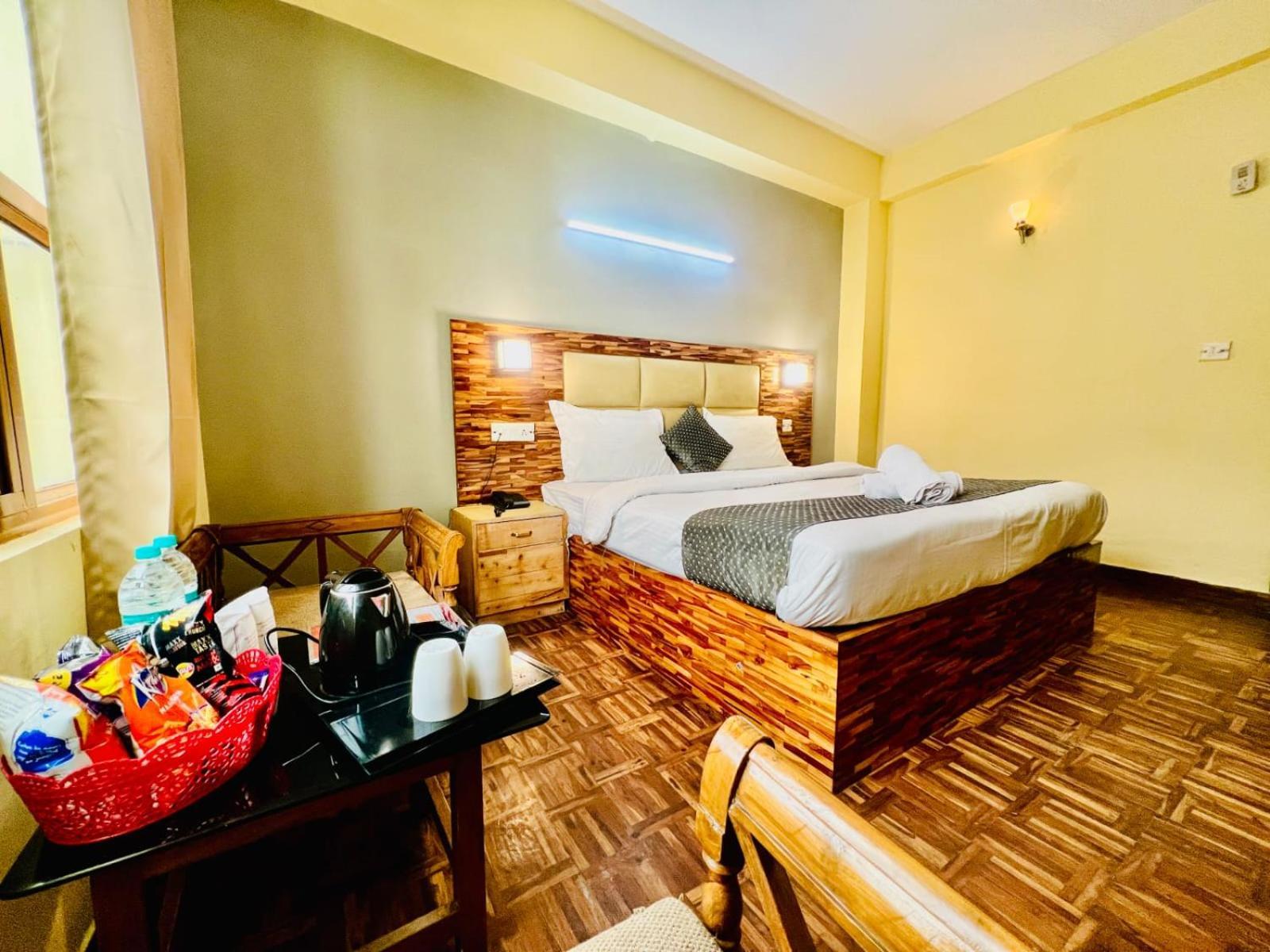 Hotel Kalinga Grand - Luxury Comfort !! Travellers Delight !! Budget Friendly !! Prime Location !! Guest Favourite Manali  Bagian luar foto